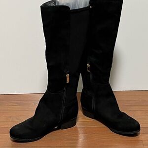 Liz Claiborne Black faux suede side zip one inch heel stretch calves knee boots